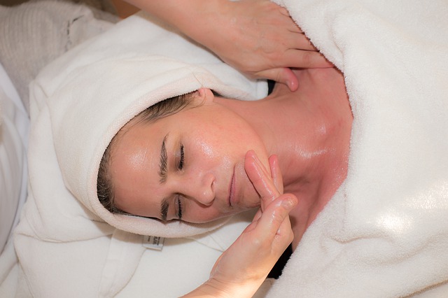 Eve Lom Face Massage